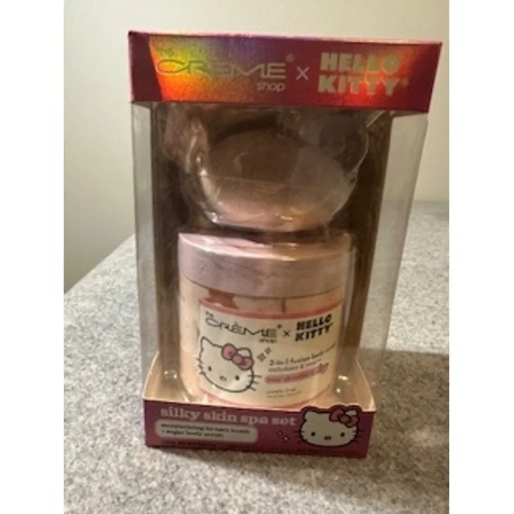 The Creme Shop x Hello Kitty Silky Skin Spa Set Rosy Strawberry Bath‎ Bomb Scrub
